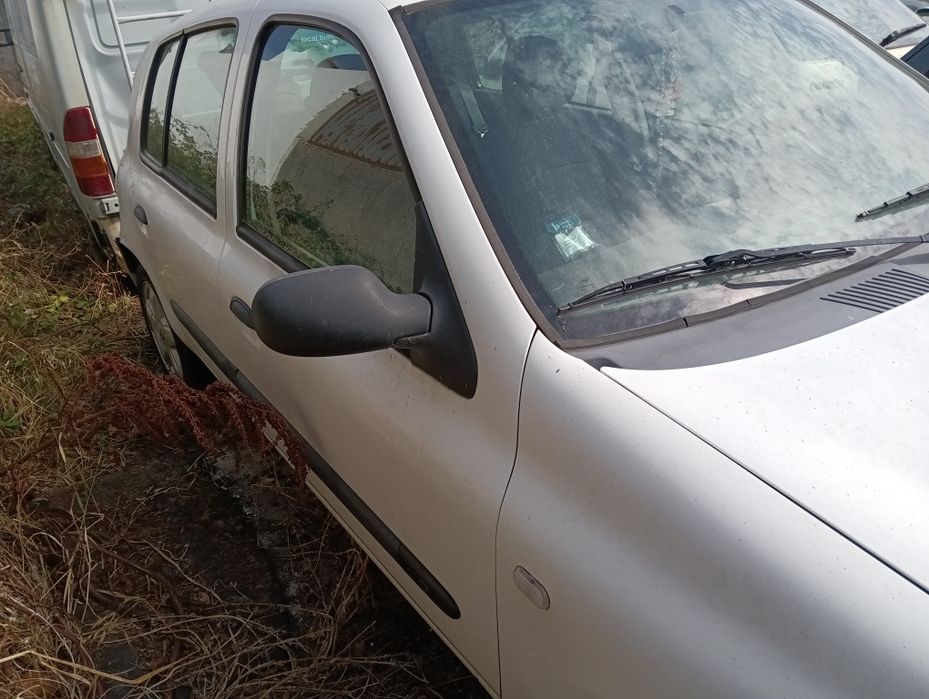Renault Clio 1.2 16v 2003 para peças o reparação