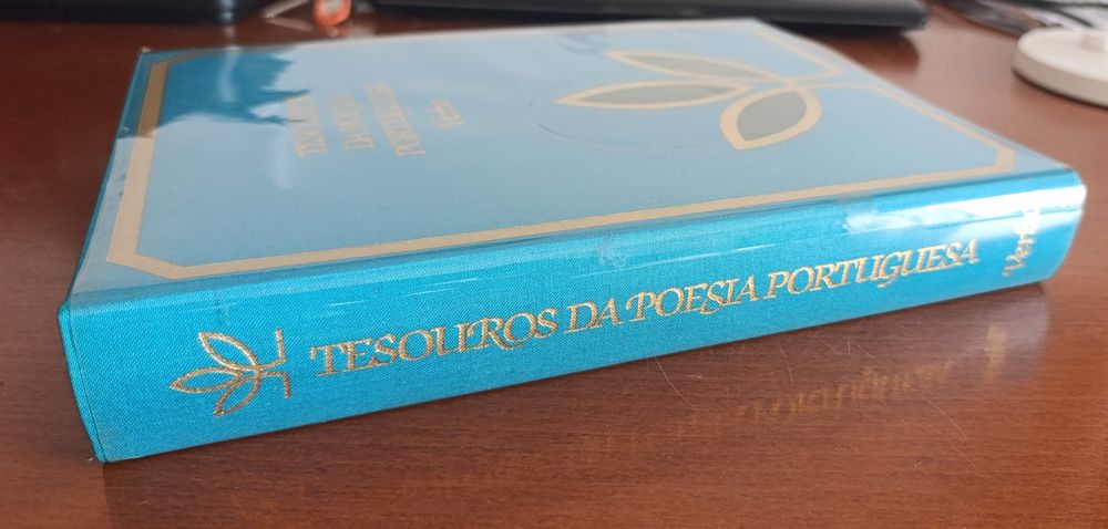 Tesouros da Poesia Portuguesa - António Manuel Couto Viana 
Capa dura