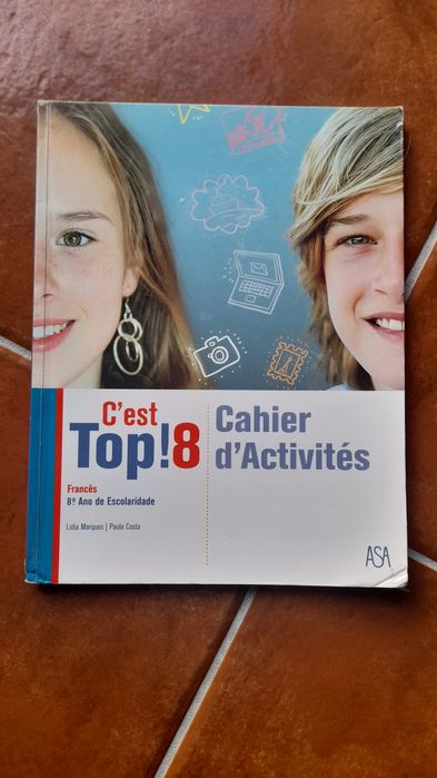 2 cadernos de atividades de francês 8°e 9° ano