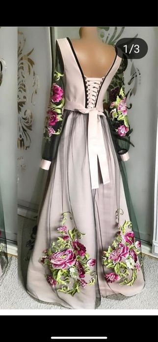 Сукня з елементами вишивки/ Вишита сукня