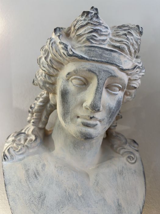 Estátua Maciça Nova