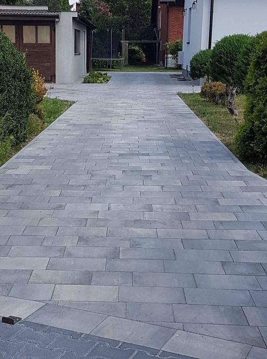 Układanie kostki i galanterii betonowej 
.