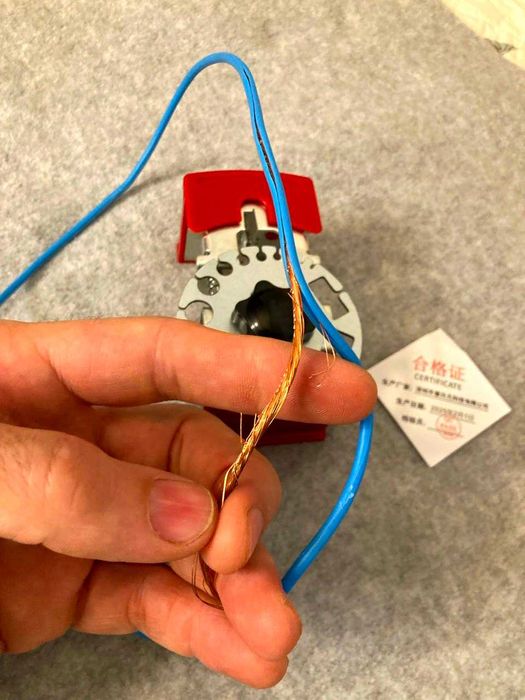 Съёмник изоляции проводов ручной