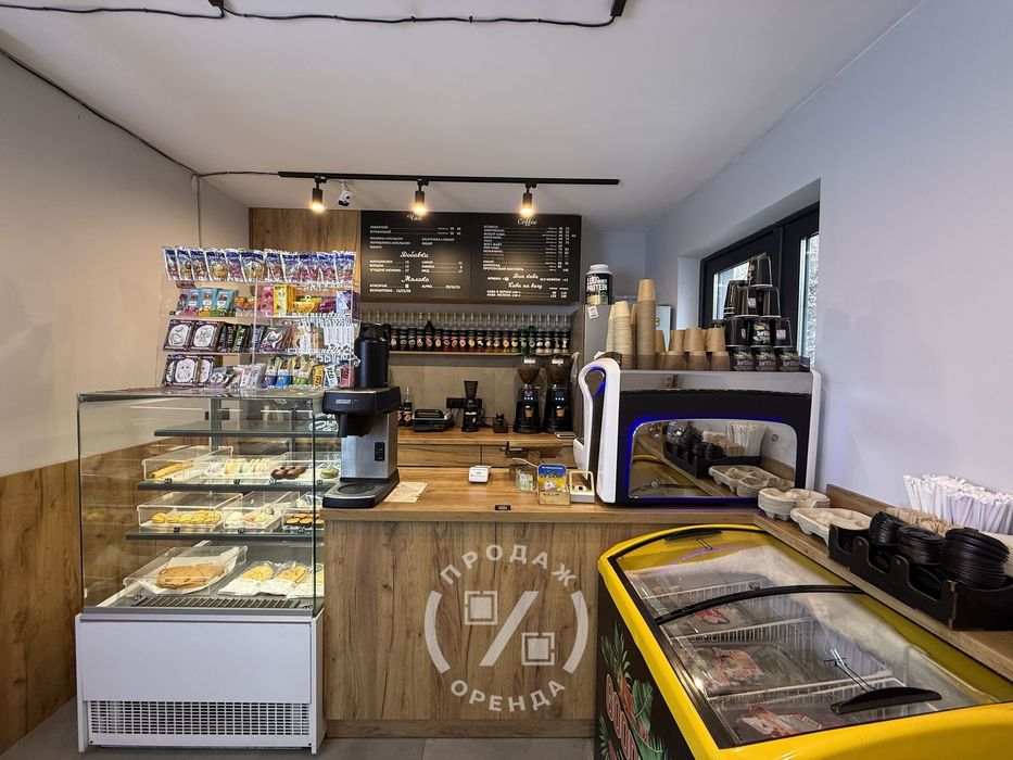 Фасад біля дверей АТБ! Діюча кав’ярня Goodlife, окупність менше 10 р.