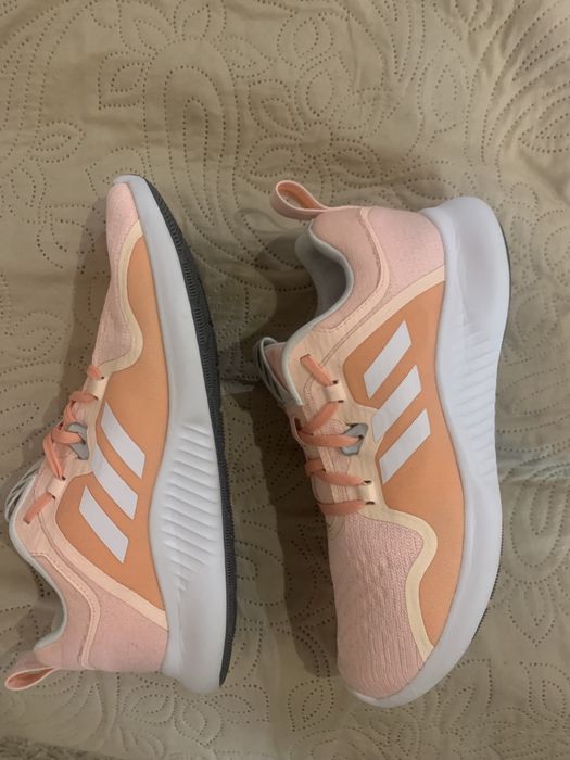 Кросовки adidas бу в хорошем состоянии