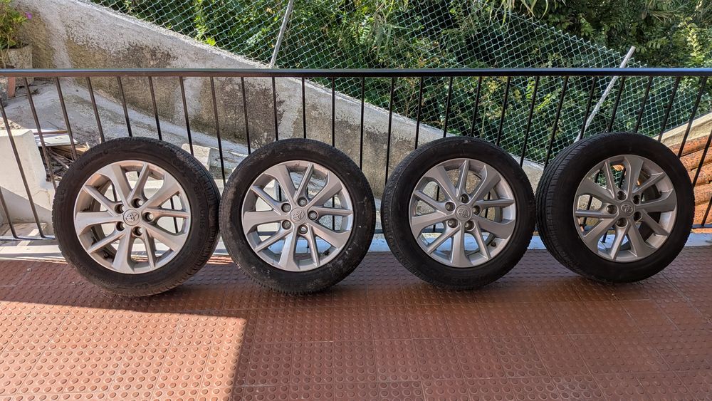Jantes Originais Toyota Auris 16" + Pneus Barum 205/55 R16
