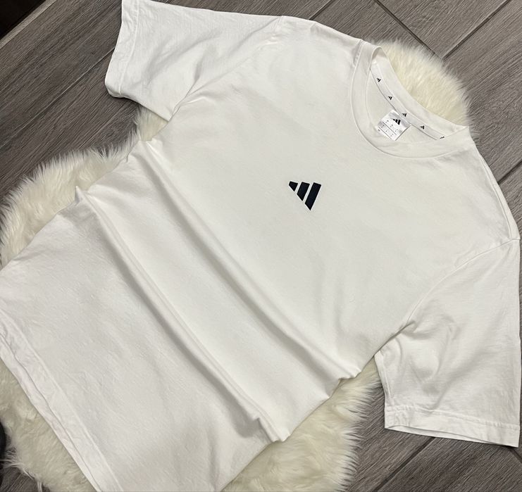 Оригінальна чоловіча футболка adidas