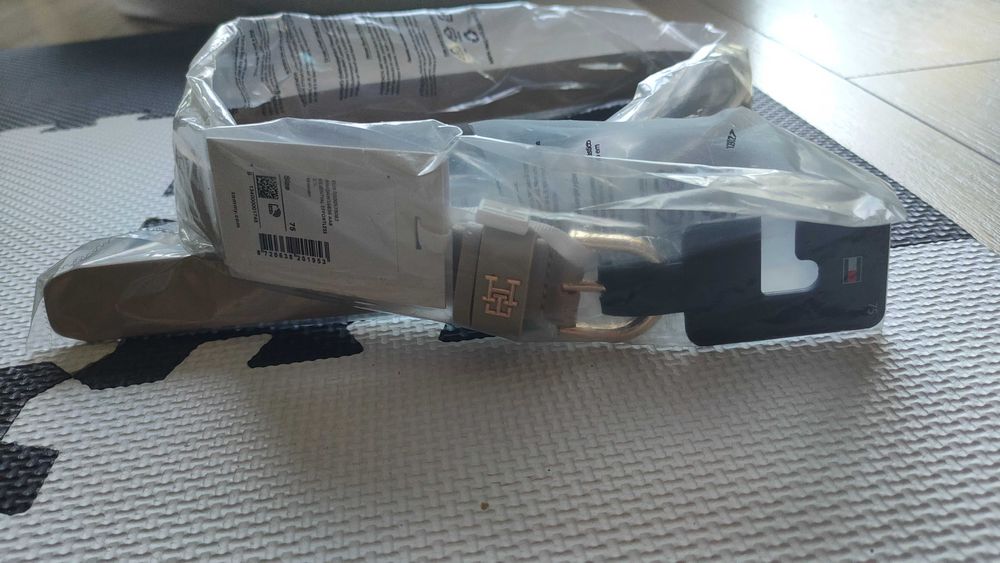 Tommy Hilfiger Pasek Damski Essential Effortless 2.5 AW0AW16836 Beżowy