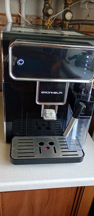 Кофемашина Grunhelm GACM01.