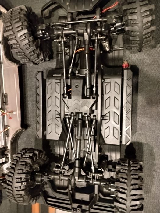 HB r1001 beluga  (nie traxxas)