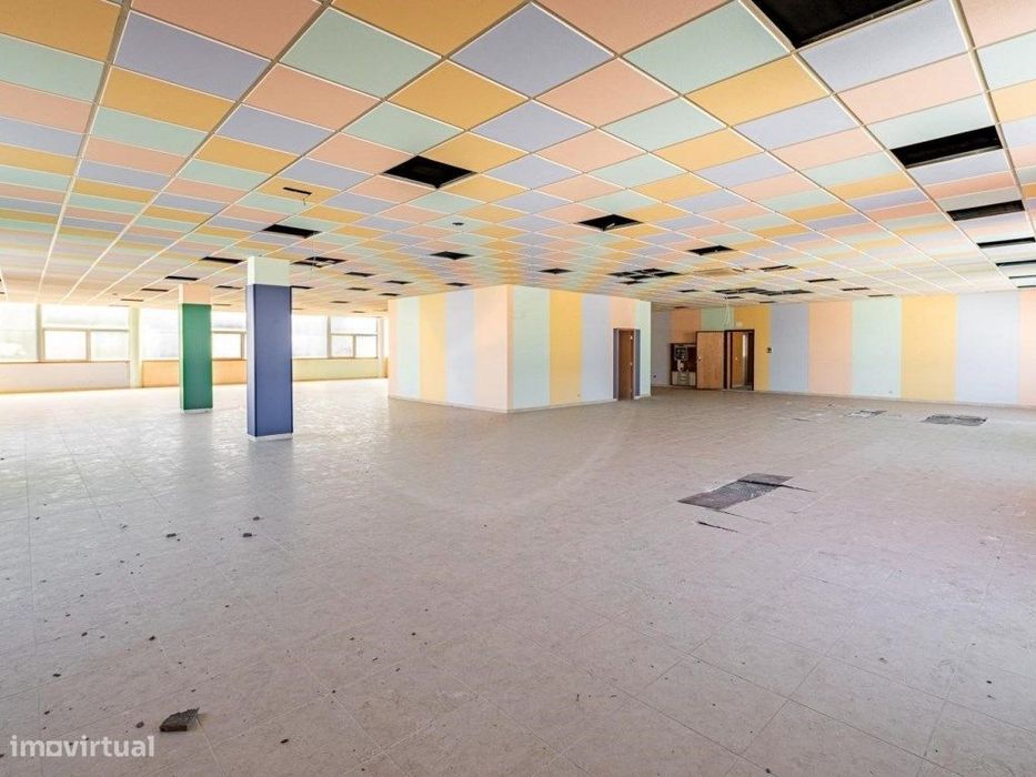 Espaço Comercial com 4.300 m² para Arrendamento
