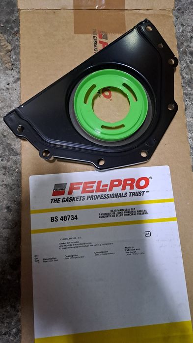 Сальник коленвалу задній з корпусом 3.5л / 4.0л FEL-PRO BS40734