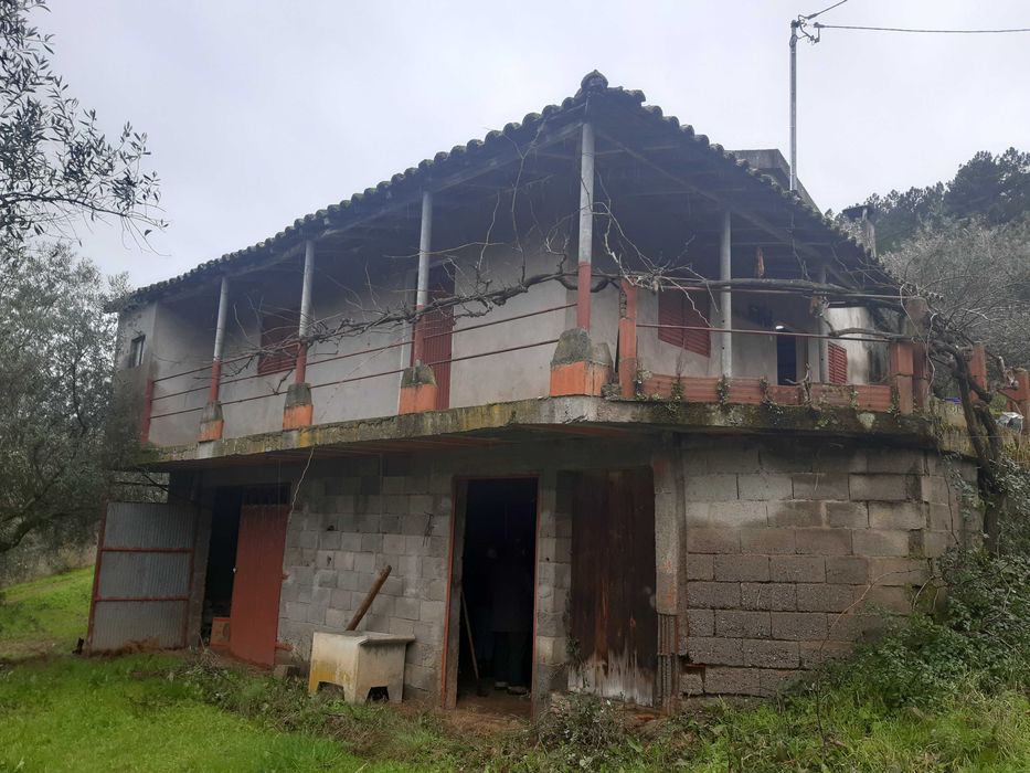 Casa aldeia para restauro