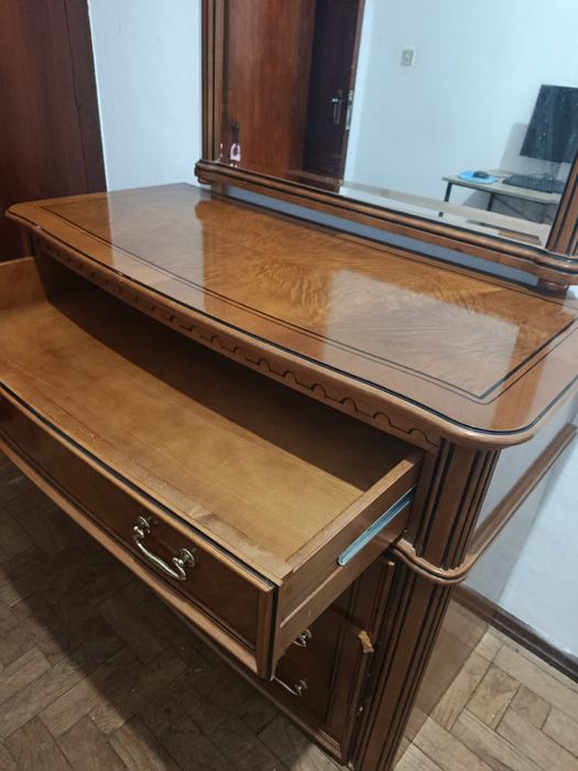 Cômoda com espelho