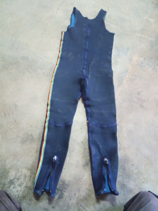 Fato para fazer surf