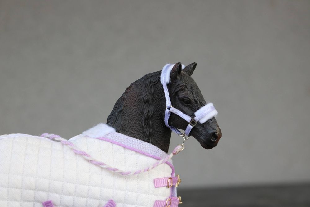 3 zestawy akcesoriów dla modeli koni