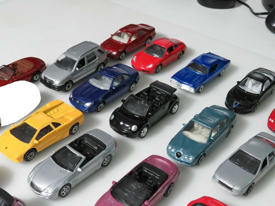 27 Carros Welly Diecast, escalas 1:60-1:64