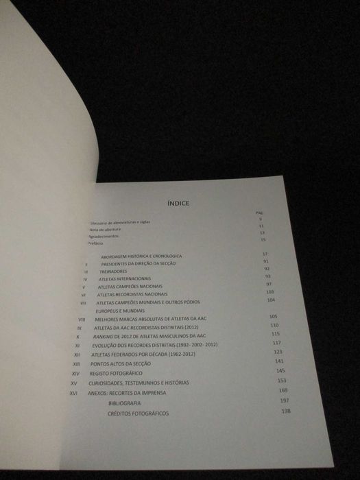 Livro 50 Anos de Atletismo Associação Académica de Coimbra Autografado