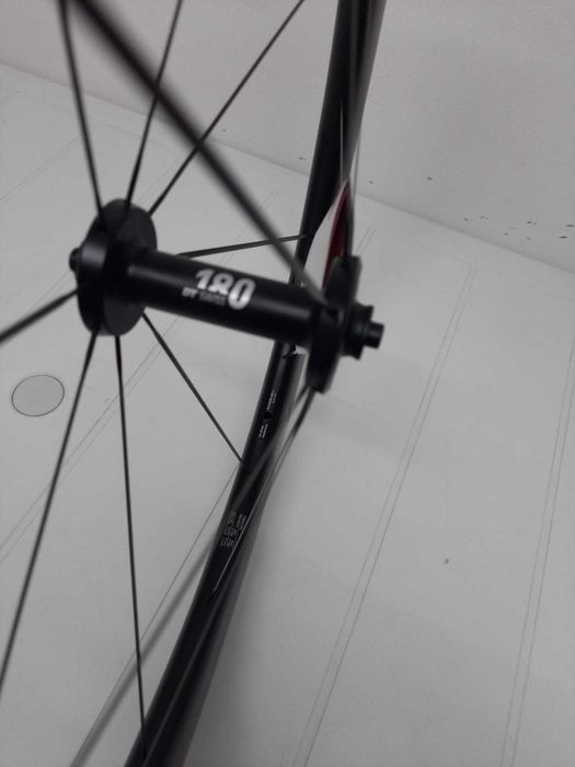 Roda de carbono: DT SWISS ARC 1100 DICUT 80 5/100 (Roda FRENTE)