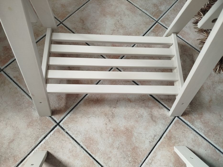 Cavaletes brancos em bom estado