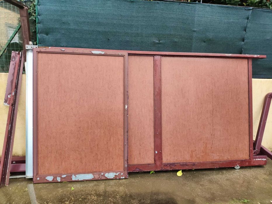 Vendo Portões exteriores