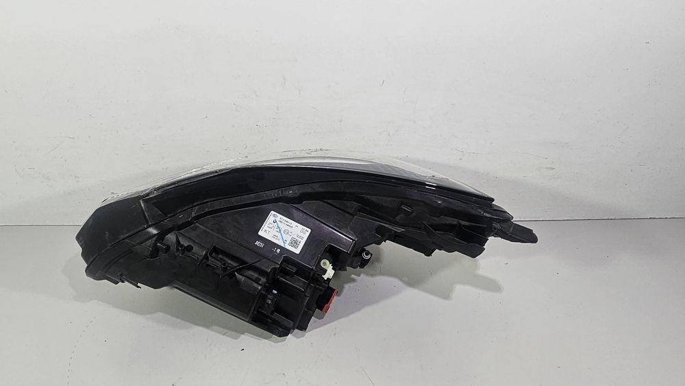 Lampa prawa przód przednia renault captur ii 2019- europa