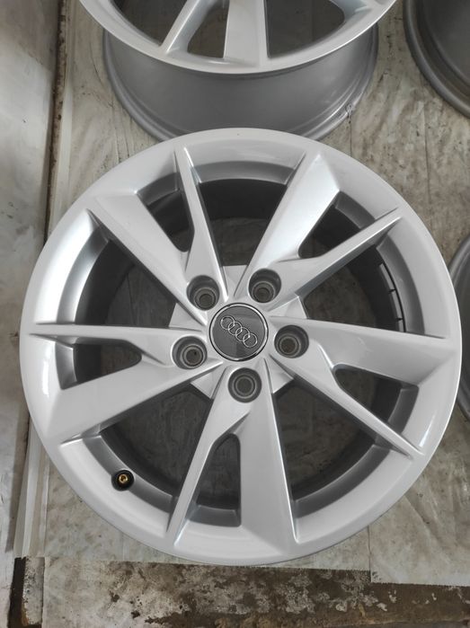 379 Felgi aluminiowe ORYGINAŁ AUDI R 16 NOWE DEMO 5x112 otwór 66,6