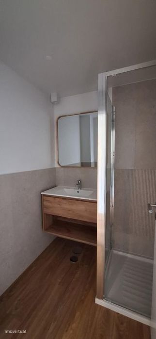 Apartamento T2 com jardim, Loures