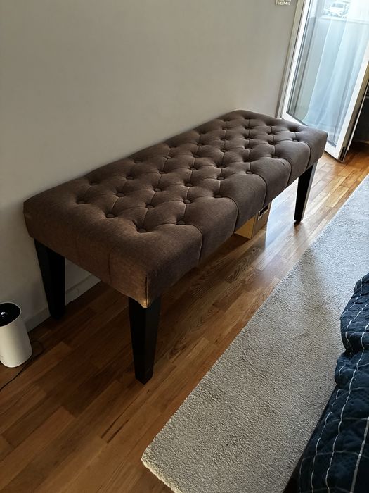 Banqueta estofada em capitoné