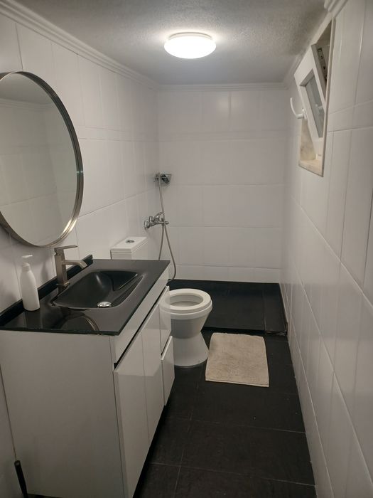 Quarto com cama de casal a 5 minutos da estação de comboios.