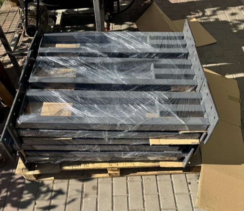 Schody półkowe, wspornikowe, wiszące, konstrukcja, nakładki