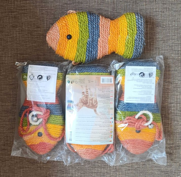 Brinquedo/ Arranhador para gatos Novo