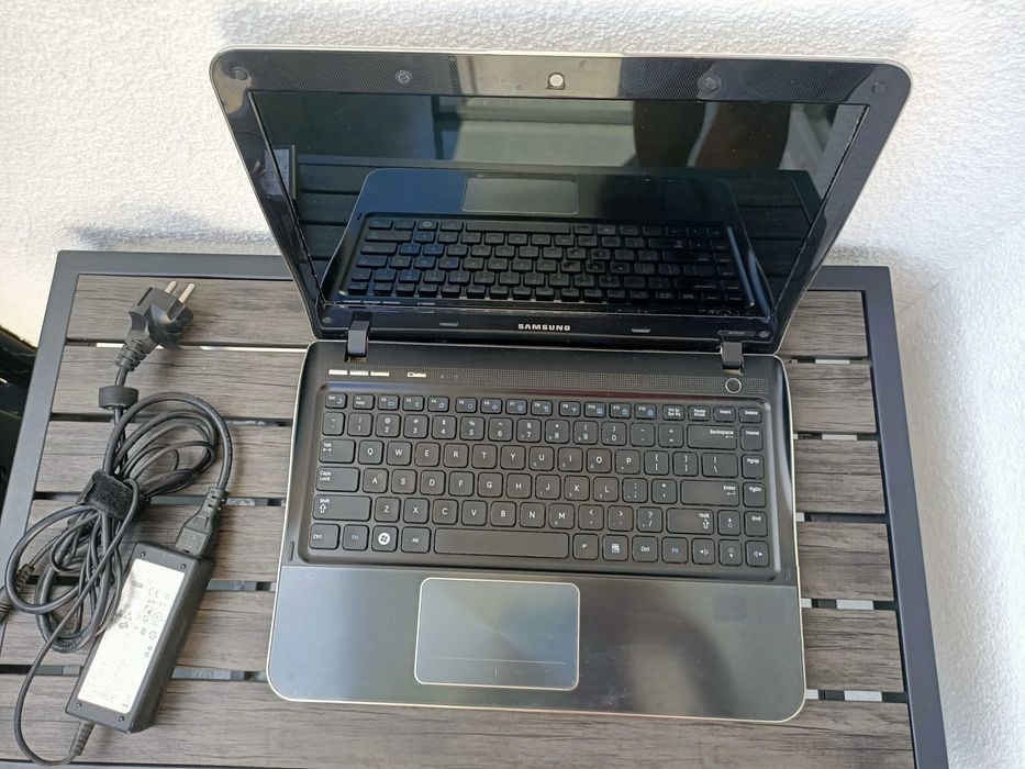Laptop Samsung SF310 i3 M380 2.53GHz 4GB RAM 320GB SSD CD-ROOM