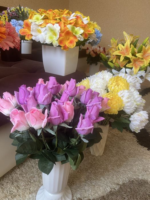 Декор красиві квіти гербери та інші