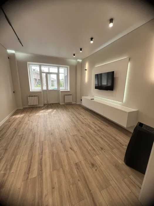 Є-відновлення Центр Города Продам 2 ком. Сталинку 
49 499 $