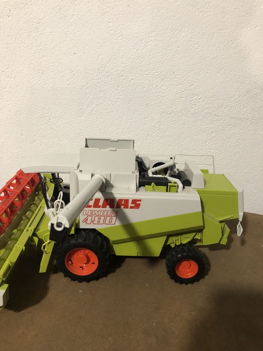 Ceifeira da Bruder escala 1:16