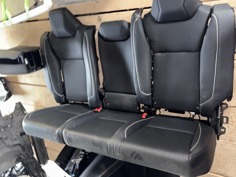 Сидіння Tesla Cybertruck