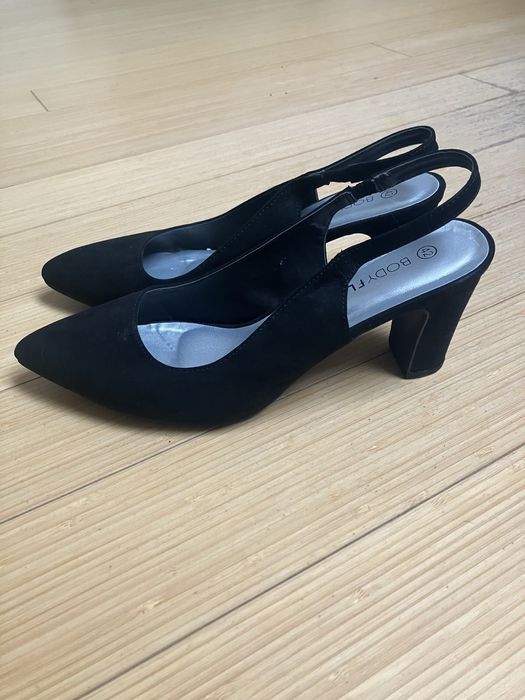 Czarne buty na obcasie