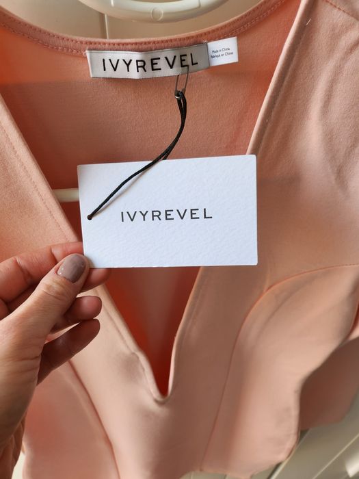 Elegancka sukienka z głębokim dekoltem IvyRevel rozmiar S 36