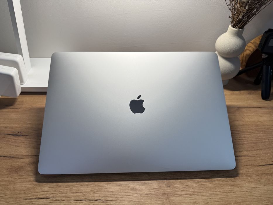 MacBook Pro 16’ 2019 Intel i9 32Gb 512Gb Radeon 4Gb 93%
