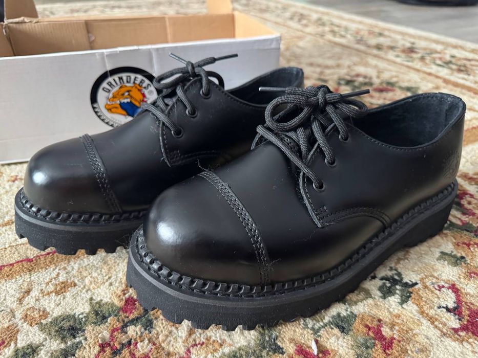 Шкіряні туфлі Grinders