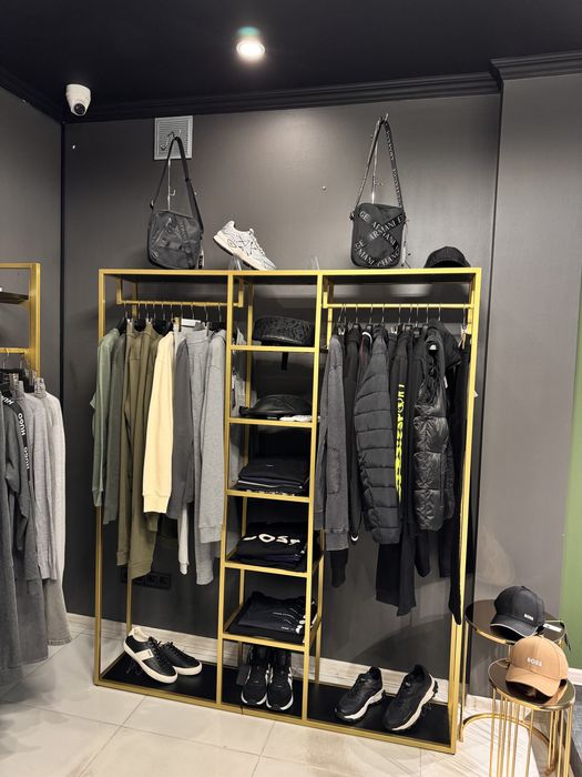 Торговое оборудование в магазин, стойки, манекены, столики и другое