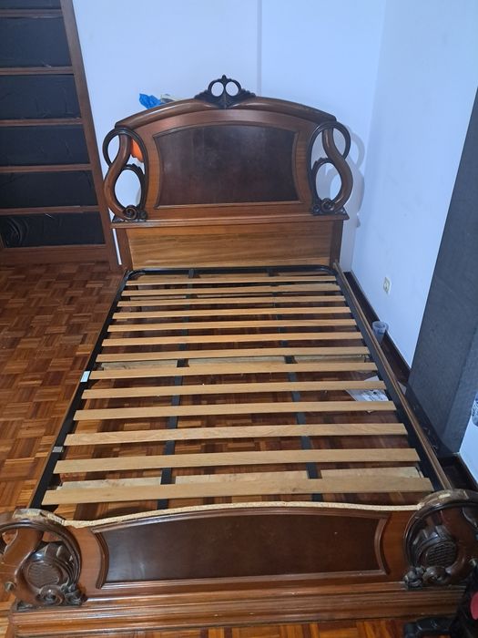 Cama casal madeira com colchão