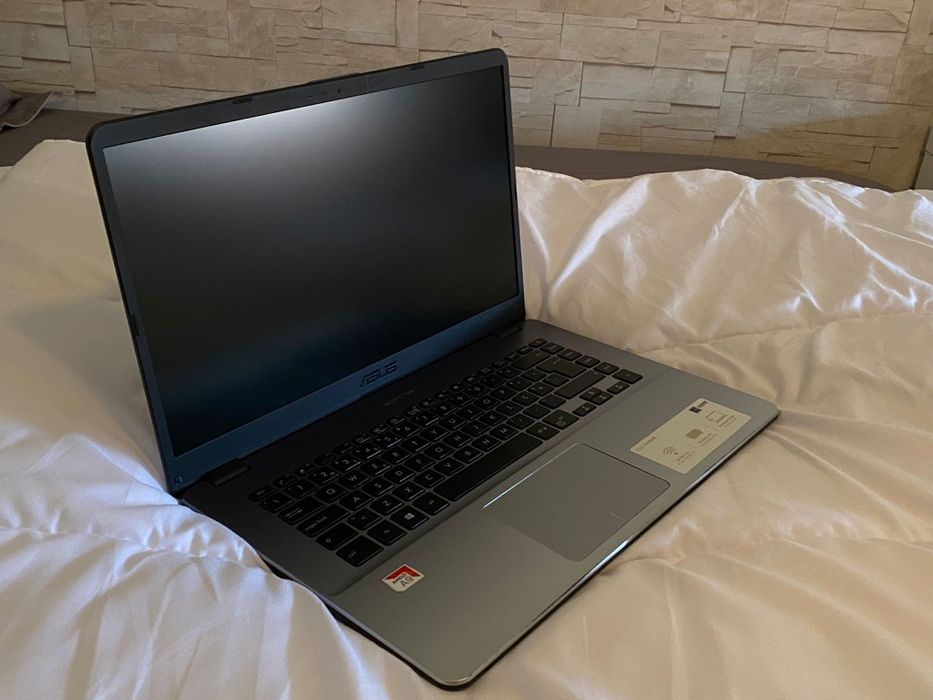 Asus VIVOBOOK S15  (Semi-novo)