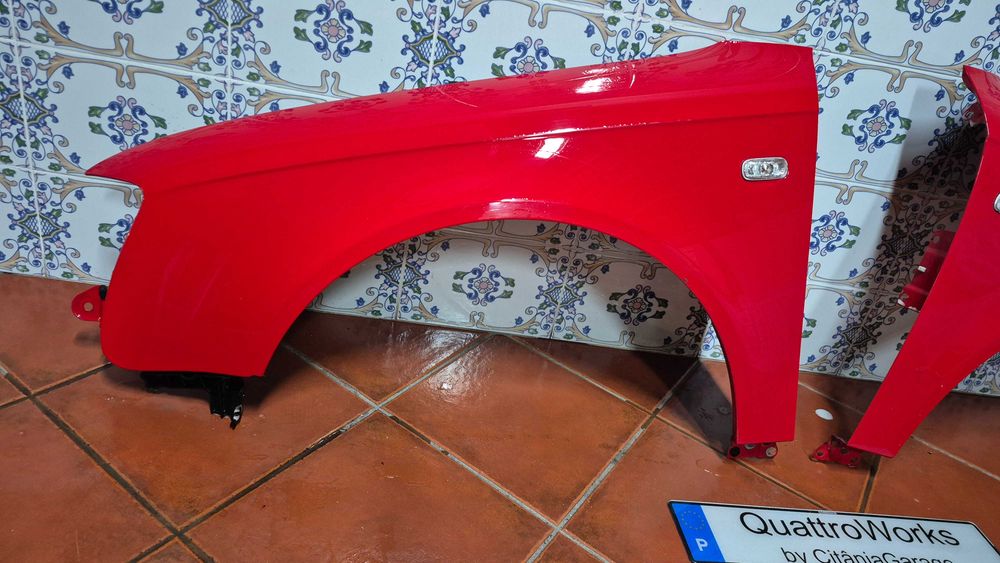 Guarda-lamas Audi A4 B7 8E originais esquerdo e direito em excelente estado
