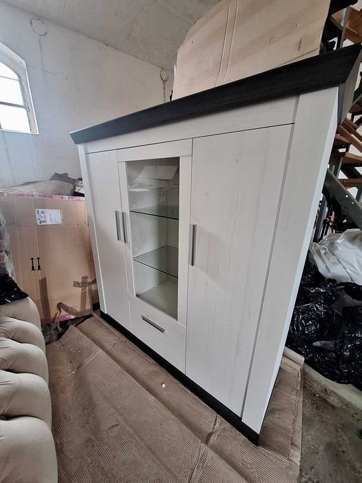 Elegancka biała komoda szafka