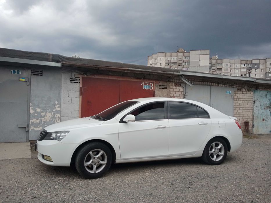 Автомобиль в родном окрасе и честным пробегом.