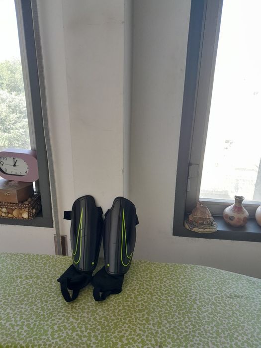 Vendo Caneleiras de Futebol NIKE muito bonitas como novas