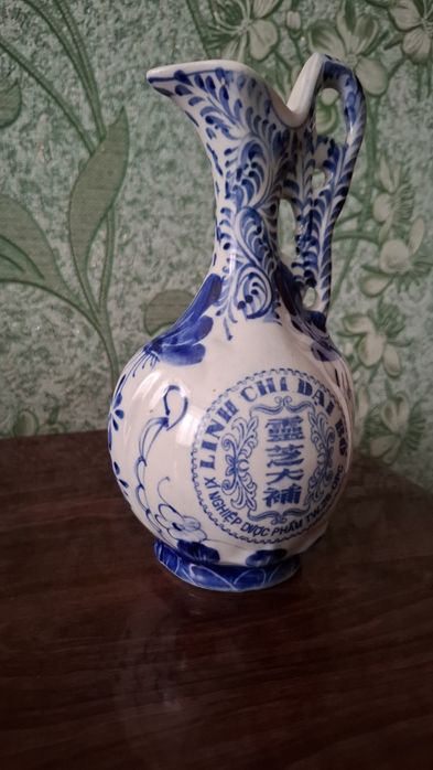 Продам Китайський кувшин(фарфор)