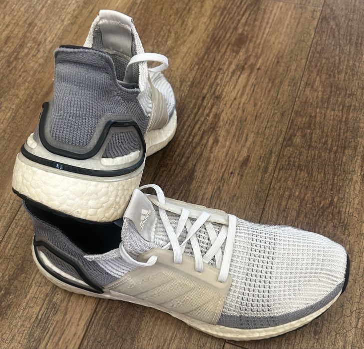 Кросівки Adidas UltraBoost, розмір 42
